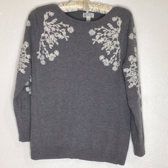 Market & Spruce Gray Embroidered Crew Neck Pullover Sweater - Picture 5 of 11